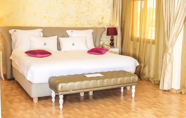 جناح جونيور بسرير كينج، Particular Destiny Suites 1/6