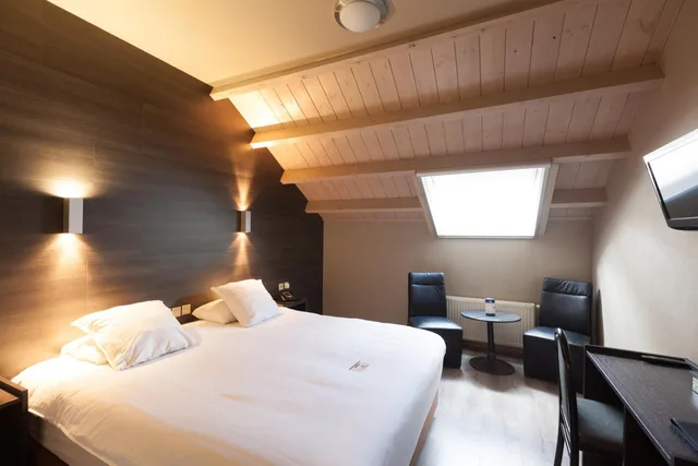 غرفة بسرير كينج وسرير كوين، Best Western Flanders Lodge 1/1