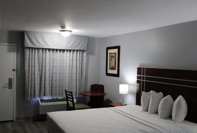غرفة أساسية بسرير كوين، Rancho San Diego Inn and Suites (Ex SureStay Plus Hotel by Best Western El Cajon) 3/5