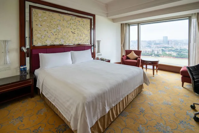 غرفة بريميير بسرير كينج بإطلالة على النهر، Shangri La Guangzhou 3/5