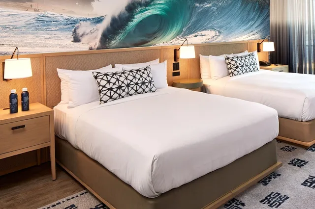 غرفة بسريرين كوين بإطلالة على البحر لذوي الإعاقة، The Ritz-Carlton O ahu, Turtle Bay 2/7