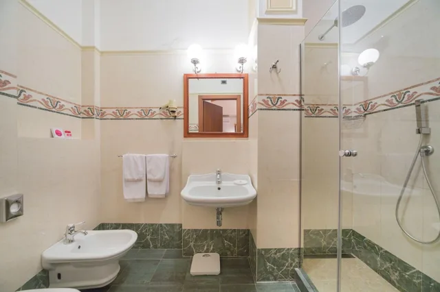غرفة ثلاثية بسريرين، Touring Hotel Bologna 4/7