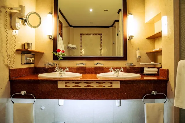 غرفة سوبيريور بسريرين منفصلين، Kigali Serena 3/3