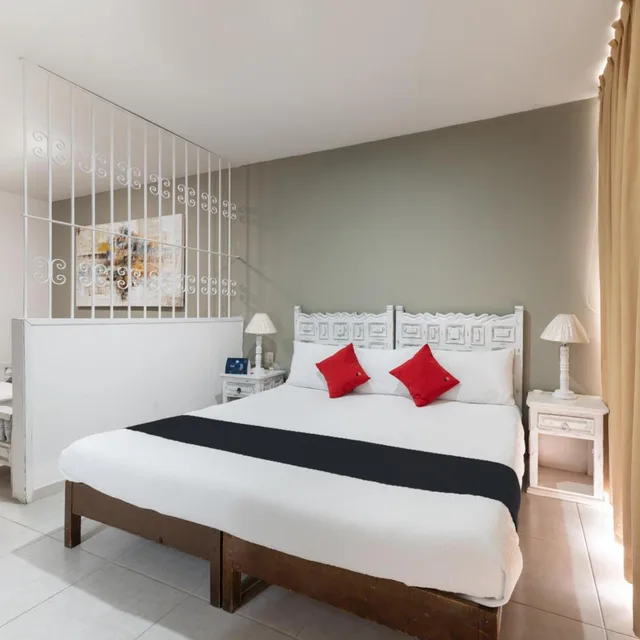 Deluxe, Suites Internacional 1/6