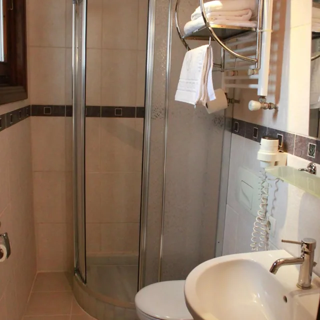 غرفة قياسية ثلاثية، HOTEL SULTAN HILL 6/6