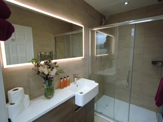 جناح سوبيريور بسرير مزدوج وسرير فردي بغرفتي نوم، Inverardran Guest House 4/5