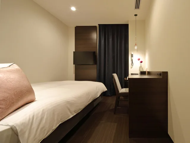 Room, Double Bed, Red Roof Inn And Suites Osaka Namba Nippombashi 2/10