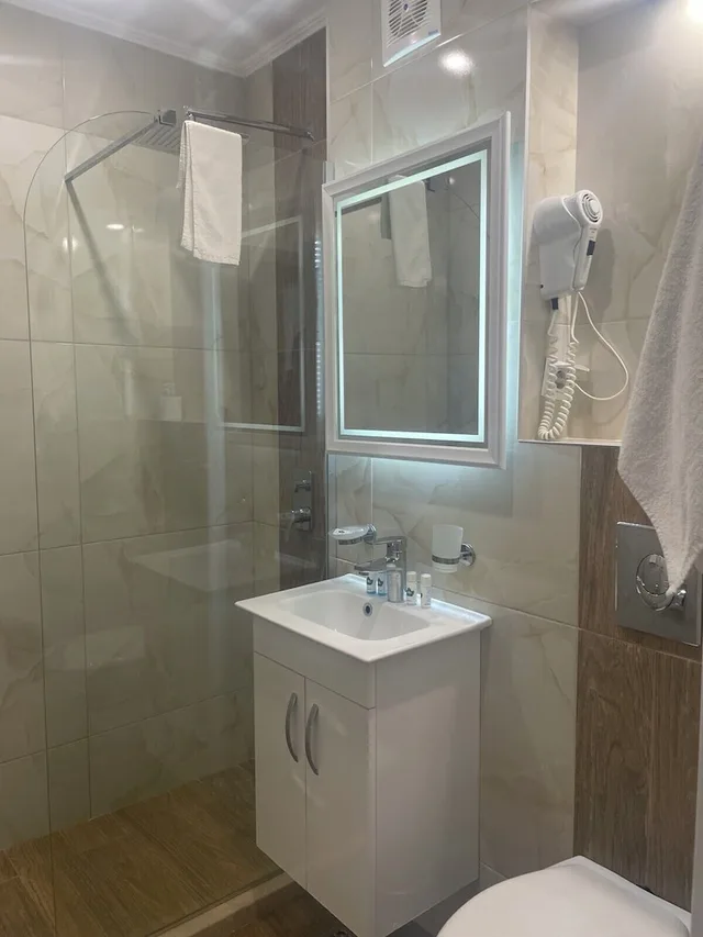 شقة أساسية بسرير كوين بإطلالة على المدينة بشرفة بغرفة نوم واحدة مع أريكة، Villa List 7/7