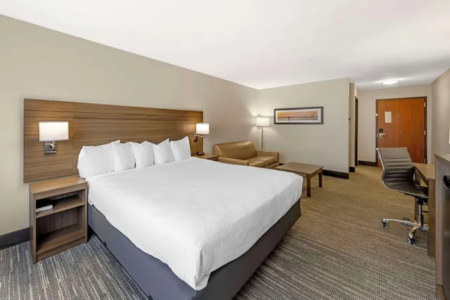 جناح بسرير كينج مع أريكة، Quality Inn El Reno 2/3