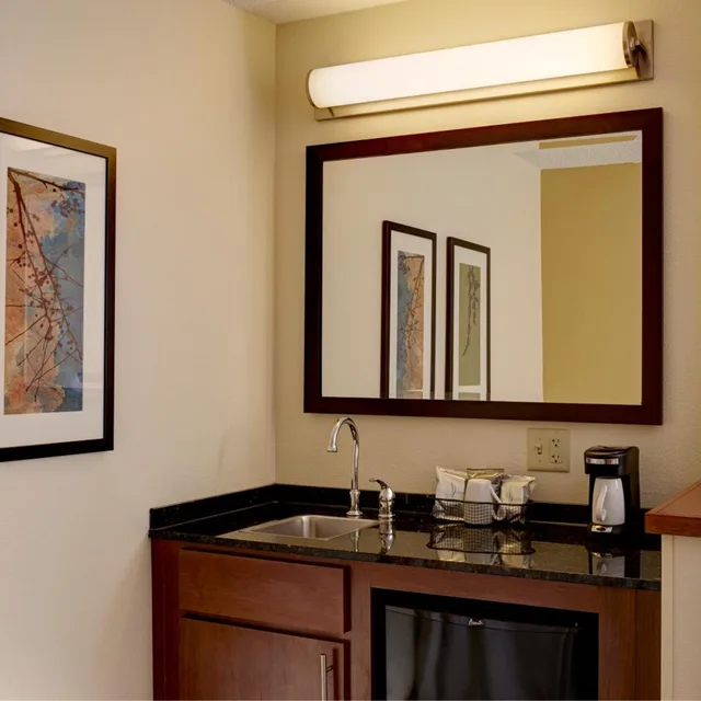 غرفة بسرير كينج مع أريكة لذوي الإعاقة، Hyatt Place Fort Worth Cityview 4/4