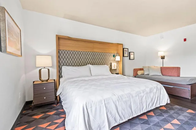 غرفة قياسية بسرير كينج وسرير مزدوج، Holiday Inn St. Petersburg West 3/5