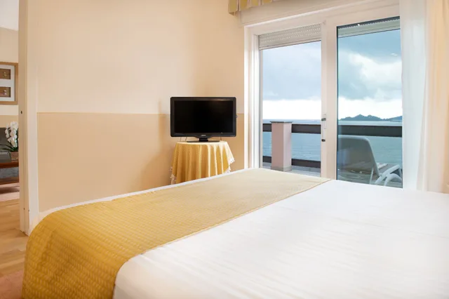 جناح تنفيذي بسرير كوين بإطلالة على البحر بشرفة، Grand Hotel Bristol Resort and Spa 2/10
