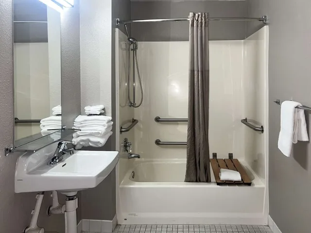غرفة ديلوكس بسرير مزدوج لذوي الإعاقة، Motel6 Tulare, CA 8/8