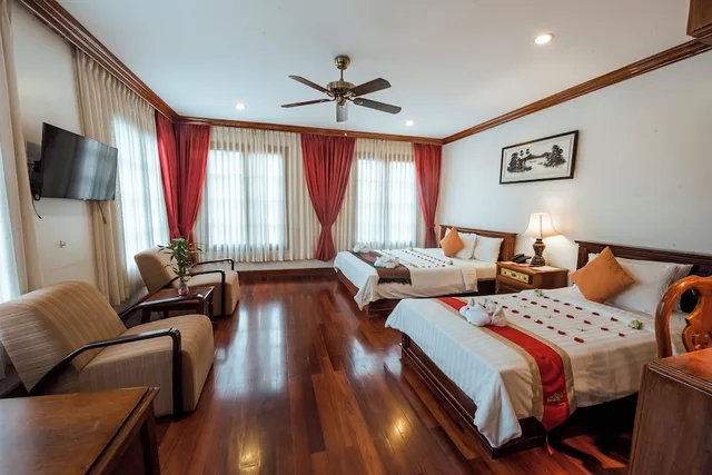 جناح عائلي بسرير كينج وسرير فردي، Royal Crown Hotel & Spa 2/6