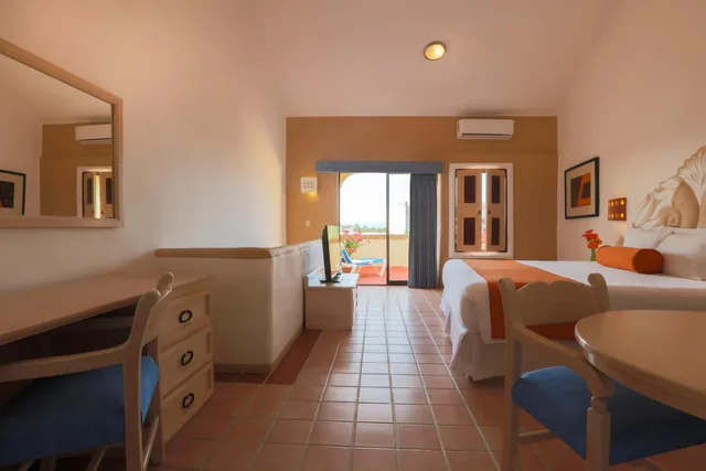 غرفة سوبيريور بسرير كوين، Flamingo Vallarta Hotel & Marina 5/6