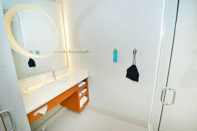 جناح بسرير كينج مع سرير سحّاب إضافي، SpringHill Suites by Marriott Grand Forks 3/3