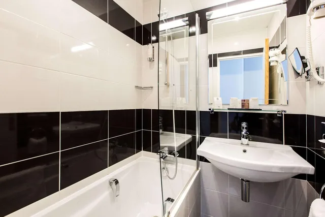 غرفة بسرير كوين مع أريكة، Quality Hotel Bordeaux Centre 7/10