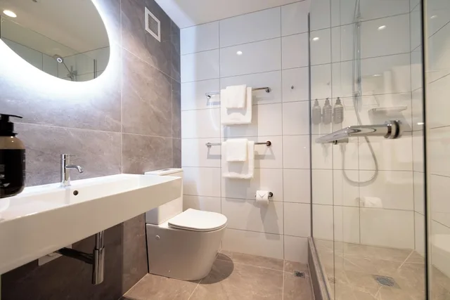 One Bedroom King Suite with Lounge، Rose Park Hotel Auckland 8/10