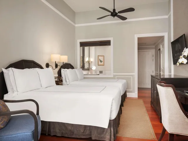 State, King Bed, Garden View, Raffles Hotel Le Royal 7/10