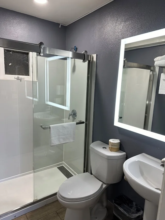 غرفة قياسية بسرير كينج، Fireside Inn Santa Cruz 5/6