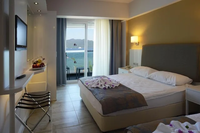 غرفة بسرير مزدوج بإطلالة على البحر، Maris Beach Hotel 1/1