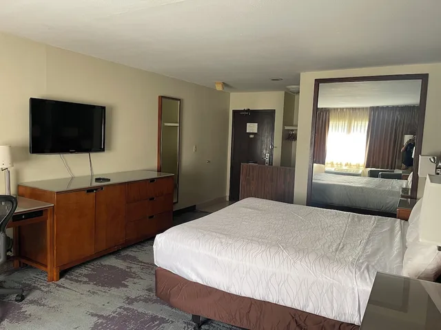 غرفة قياسية بسرير كينج، Portside Inn & Suites 4/6