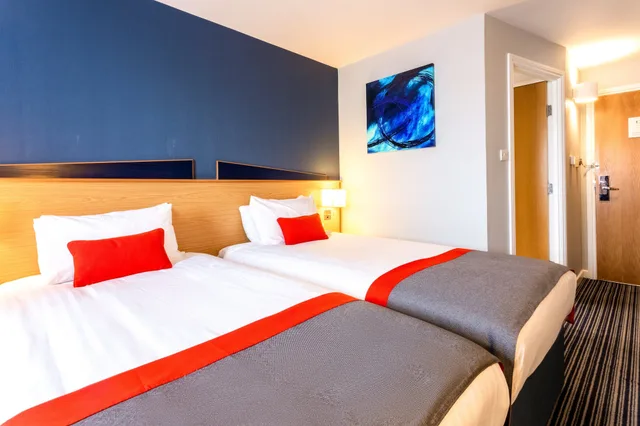 غرفة قياسية بسريرين منفصلين، Holiday Inn Express Perth 1/8