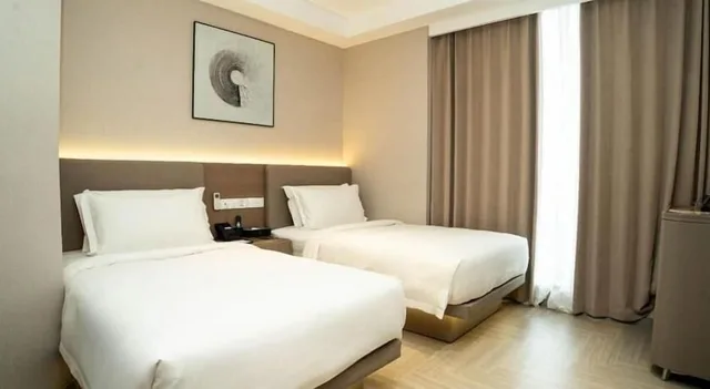 Standard, Twin Beds, Landison Hotel Penang 3/7