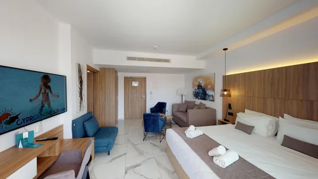 Junior Suite, King Bed, Lateral Side Sea View، Blue Ivy Hotel And Suites 5/10