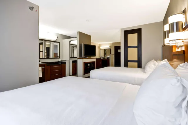 غرفة بسريرين مزدوجين مع أريكة، Hyatt Place Kansas City/Overland Park/Metcalf 4/6