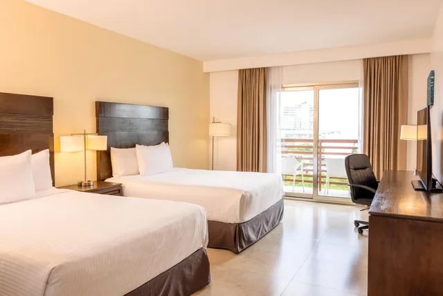 Deluxe, Family, 2 Queen Beds, Wyndham Garden Cancun Downtown 2/4
