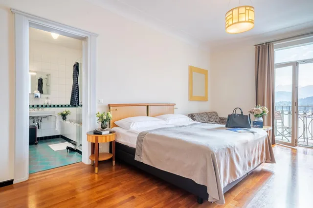 غرفة بسرير مزدوج بإطلالة على البحيرة، Penthouse by Art Deco Hotel Montana 1/2