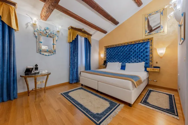 Superior, Queen Bed, Ca Dell Arte Hotel 2/10