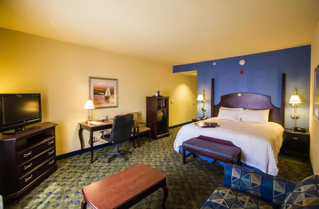 غرفة بسرير كينج، Hampton Inn Suites Natchez 4/10