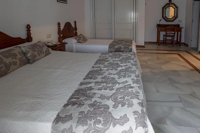 Room, Triple, Hotel La Pinta 2/4