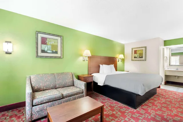 غرفة قياسية بسرير كينج، Quality Inn Selma NC 3/5