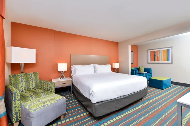غرفة قياسية بسرير كينج مع أريكة، Holiday Inn Express Albuquerque N - Bernalillo, an IHG Hotel 5/7