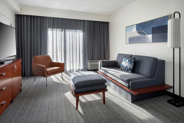 جناح بسريرين مزدوجين مع أريكة، Courtyard by Marriott Silver Spring North/White Oak 3/10