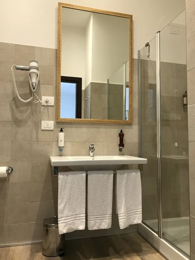 غرفة سوبيريور ثلاثية بسرير مزدوج وسرير فردي، Hotel Bernina 9/9