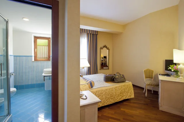 غرفة سوبيريور بسريرين منفصلين بإطلالة على البحر بشرفة، Punta Campanella Resort And Spa 6/9