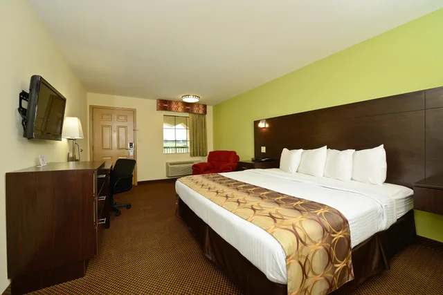 Room, King Bed, Accessible, Americas Best Value Inn Suites Lake Charles At I 210 Exit 11 3/7