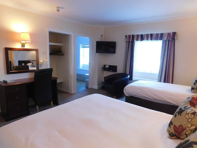 غرفة عائلية بسرير مزدوج وسرير فردي بحمام خاص، Hotel Mariners 1/4