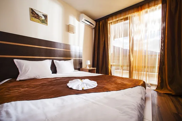 Standard, Double Bed, St George Ski Spa 1/10
