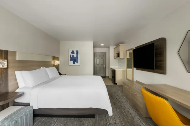 Room, King Bed, Holiday Inn Express Hotel And Suites Paso Robles 2/5