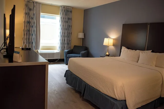 جناح بسرير كينج، Days Inn & Suites by Wyndham Pocahontas 1/5