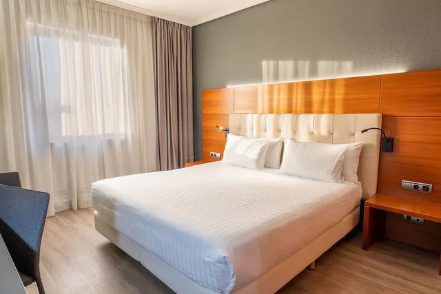 غرفة ديلوكس بسريرين منفصلين، Silken Amara Plaza 3/5