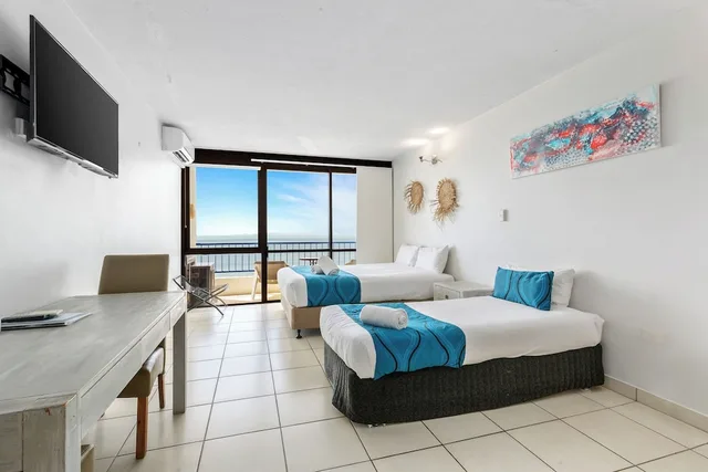 Premium, 1 Double and 1 Single Bed, BAYVIEW TOWER 3/4