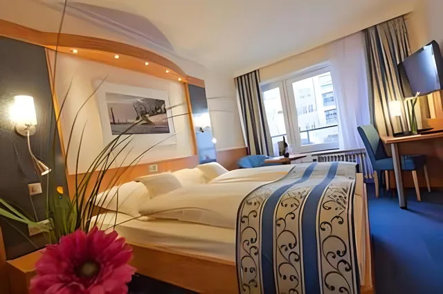 Standard, Triple, Room in B&B - Studio for 2 People in Hamburg Mitte, Cozy and Modern 1/1
