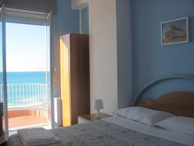 Room, Double Bed, Sea View, Balcony, Hotel La Scogliera 3/10