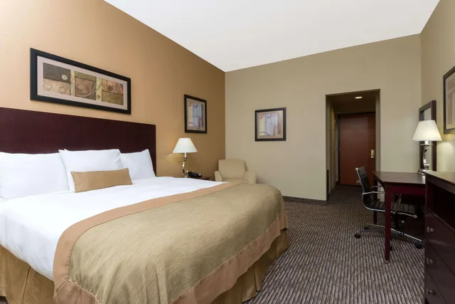 غرفة بسرير كينج لذوي الإعاقة، Wingate By Wyndham Dayton - Fairborn 1/2
